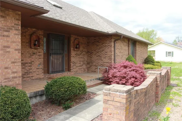 $460,000 | 1410 Grandview Drive, Warrensburg, MO 64093