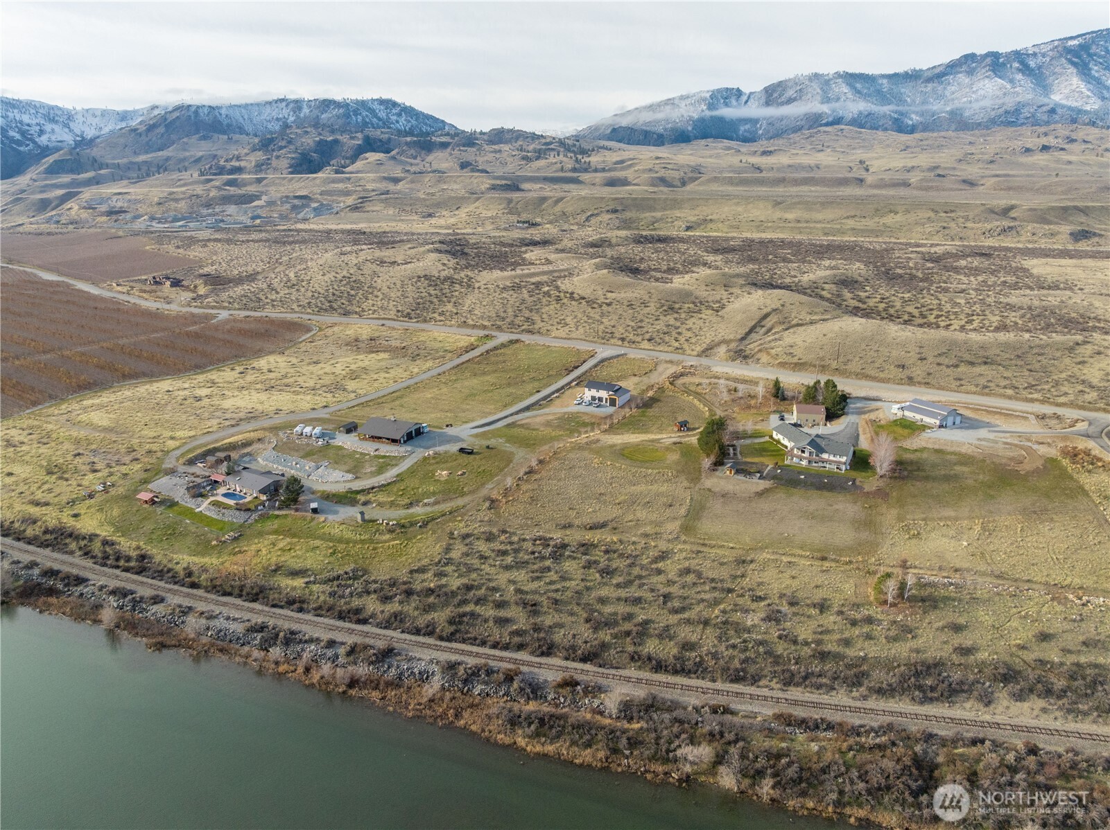150 Starr Road Pateros, WA 98846 - Photo 11 of 40 a view of a lake