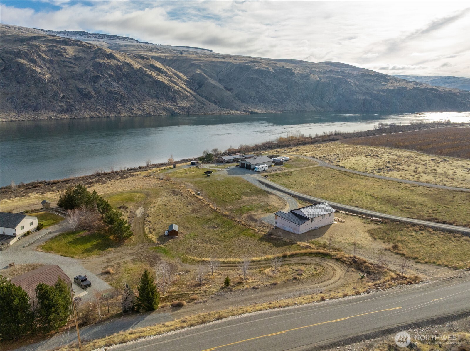 150 Starr Road Pateros, WA 98846 - Photo 13 of 40 a view of a swimming pool with a lake view