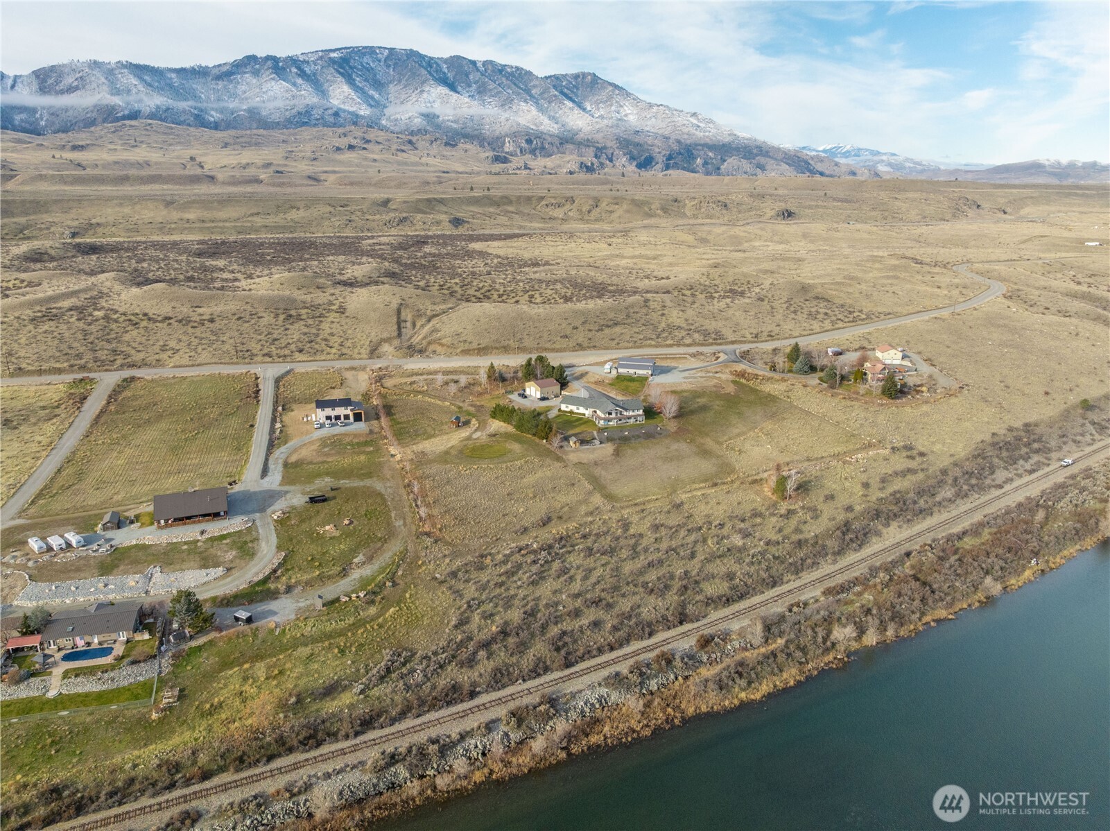 150 Starr Road Pateros, WA 98846 - Photo 14 of 40 a view of an ocean and beach