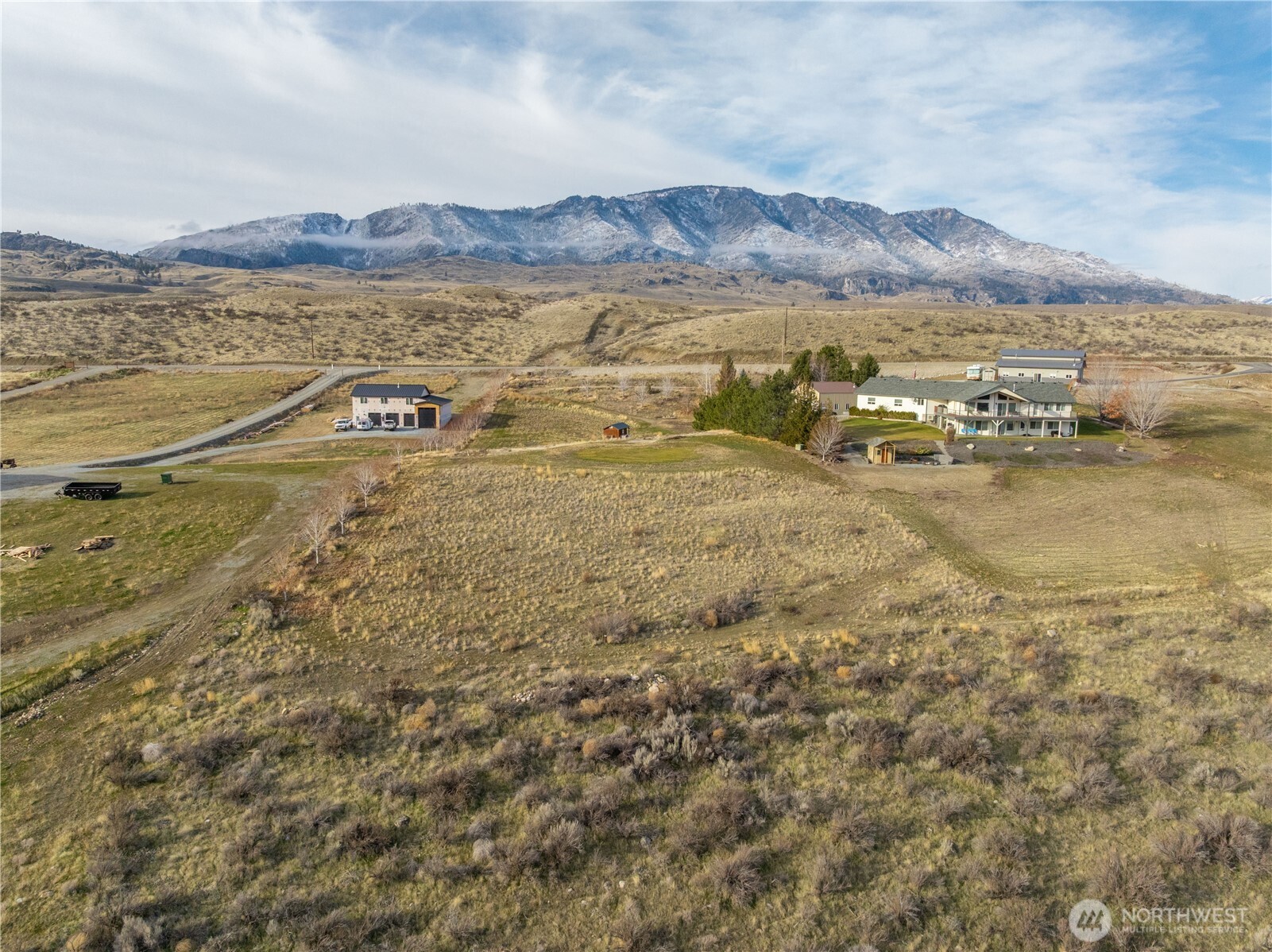 150 Starr Road Pateros, WA 98846 - Photo 15 of 40 a view of an ocean and a mountain