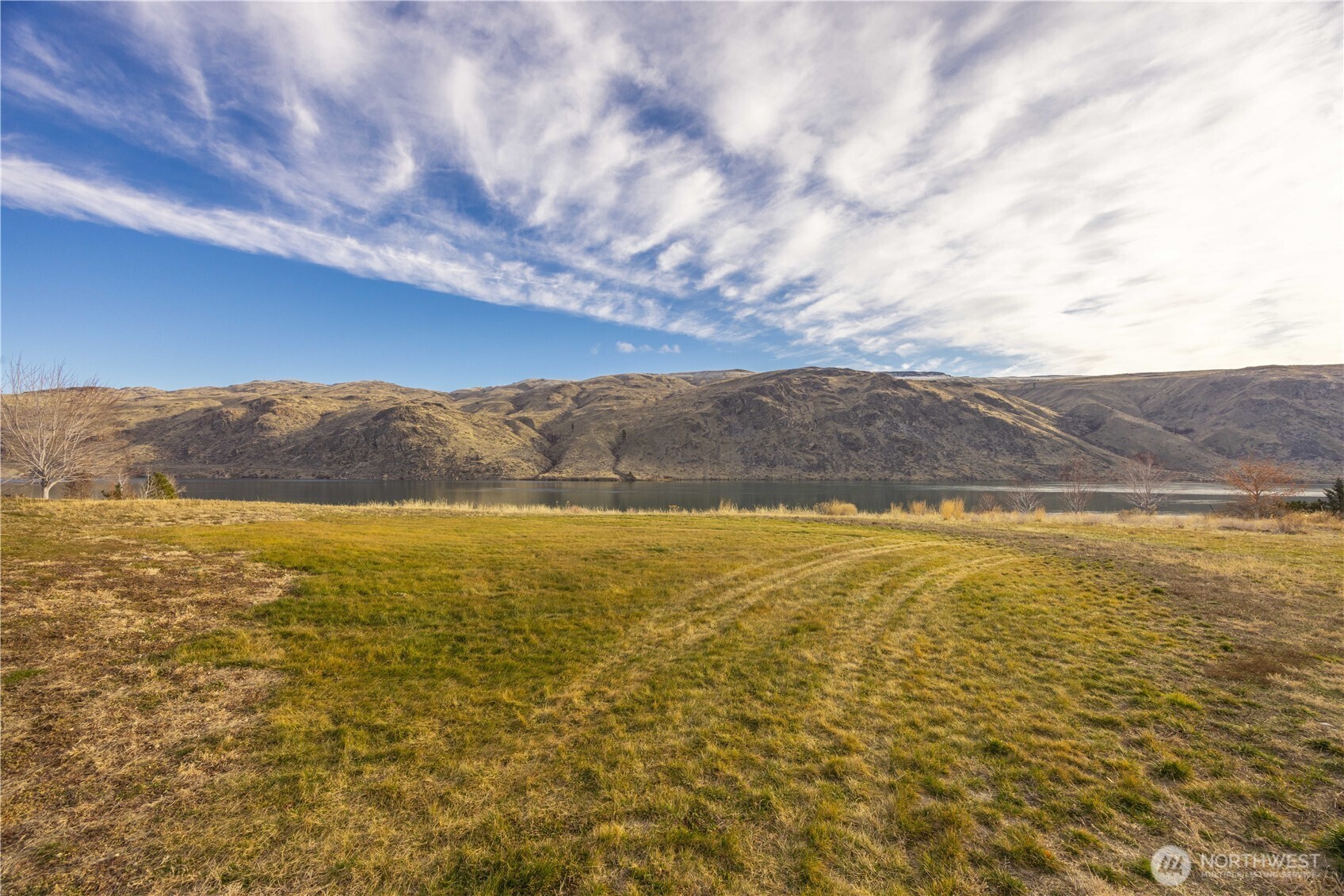 150 Starr Road Pateros, WA 98846 - Photo 23 of 40 a view of an ocean and beach