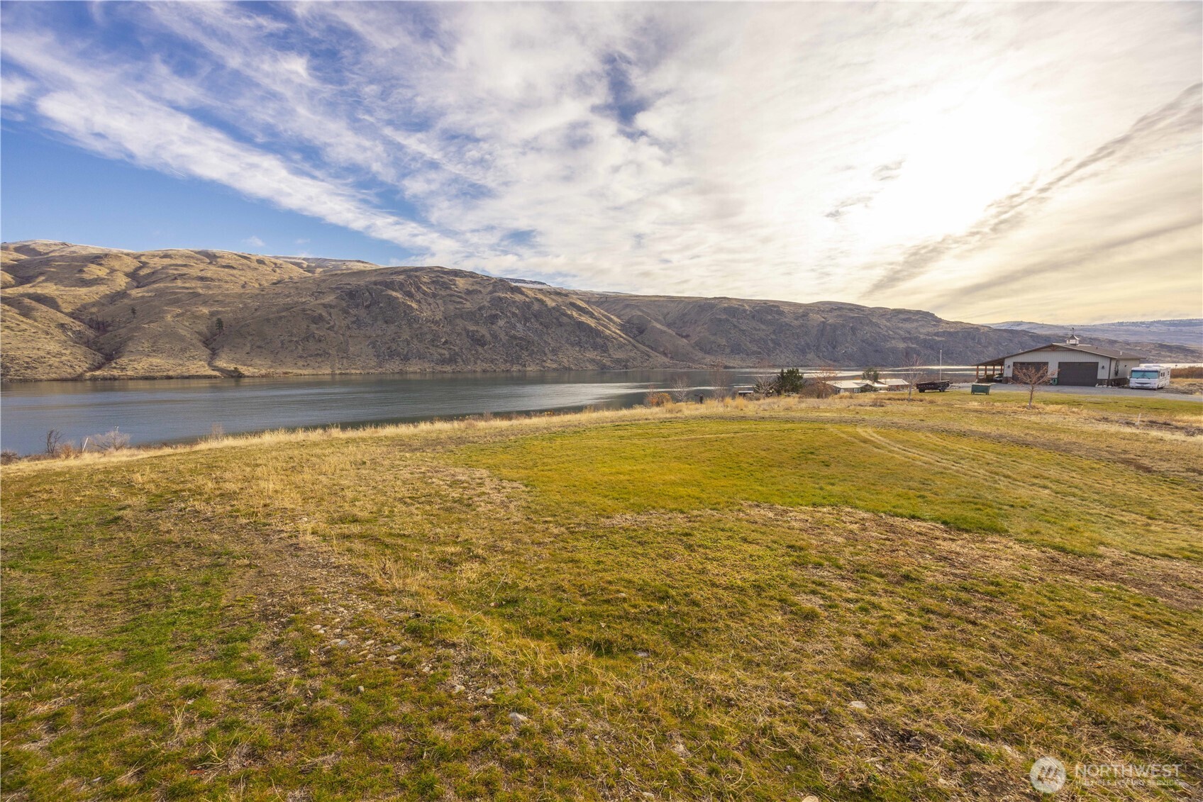 150 Starr Road Pateros, WA 98846 - Photo 28 of 40 a view of an ocean and mountain