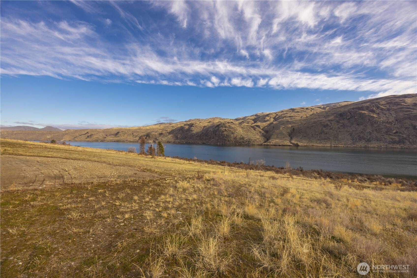 150 Starr Road Pateros, WA 98846 - Photo 30 of 40 a view of an ocean and mountain