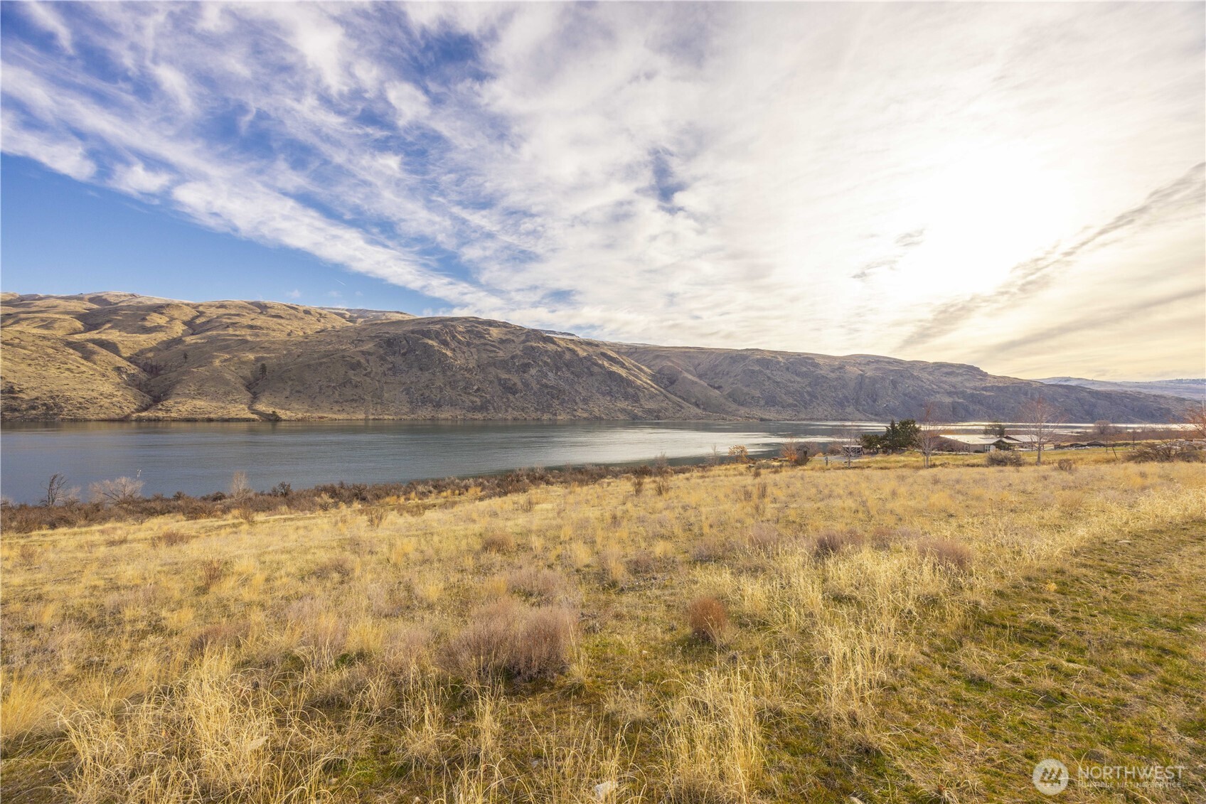 150 Starr Road Pateros, WA 98846 - Photo 32 of 40 a view of lake and mountain