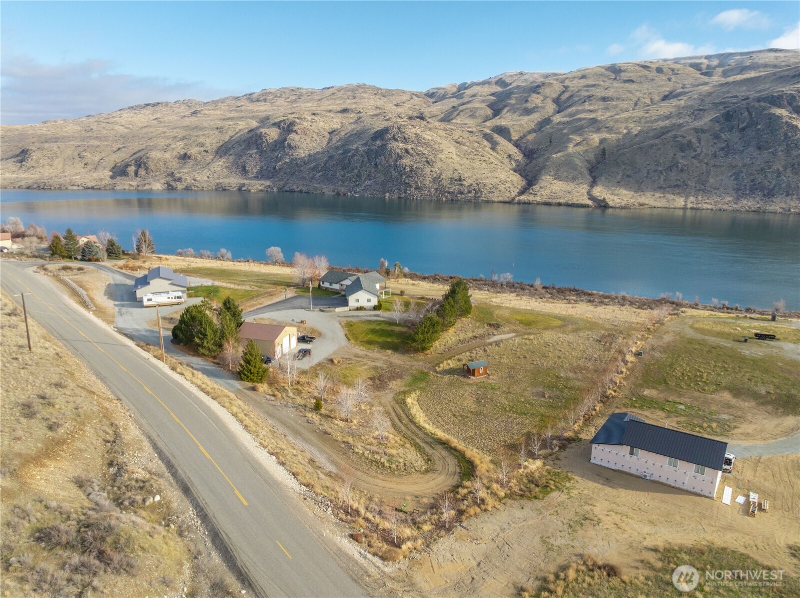 150 Starr Road Pateros, WA 98846 - Photo 9 of 40 a view of a lake with a mountain