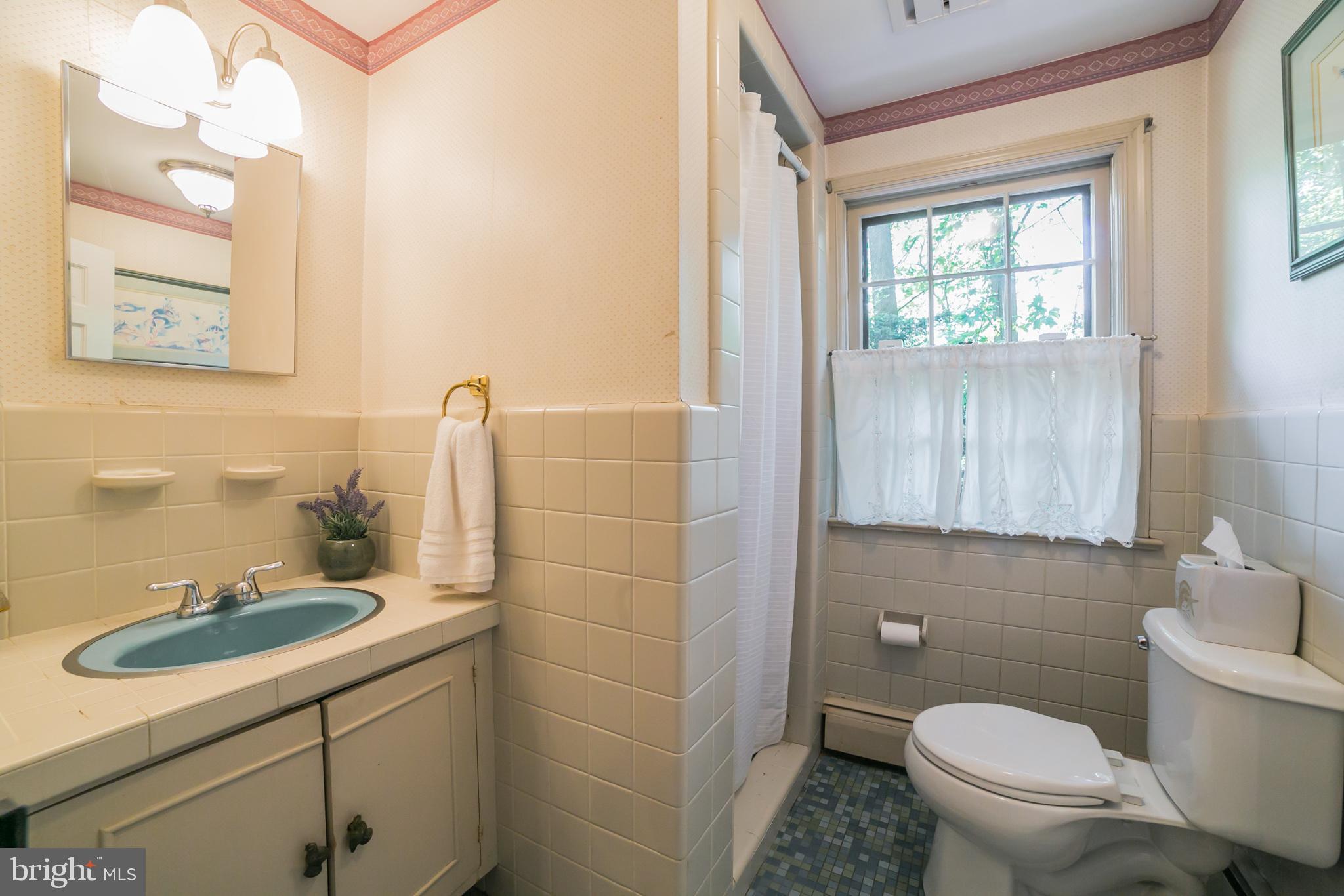 515 Country Club Road Phoenixville, PA 19460 - Photo 18 of 30 Master Bathroom