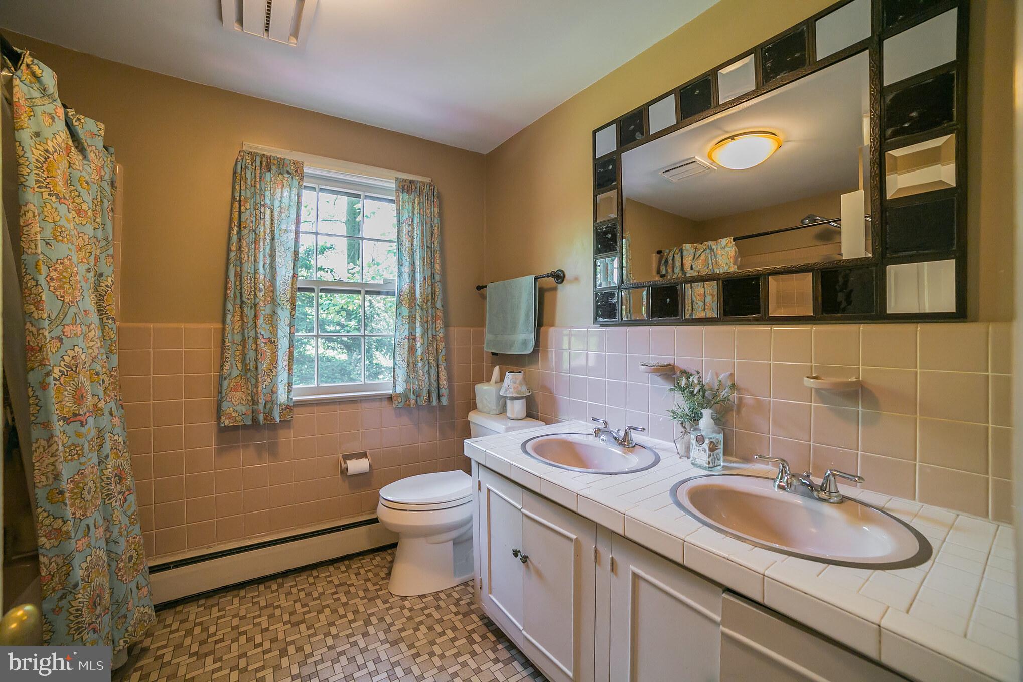 515 Country Club Road Phoenixville, PA 19460 - Photo 22 of 30 Hall Full Bathroom with double sink