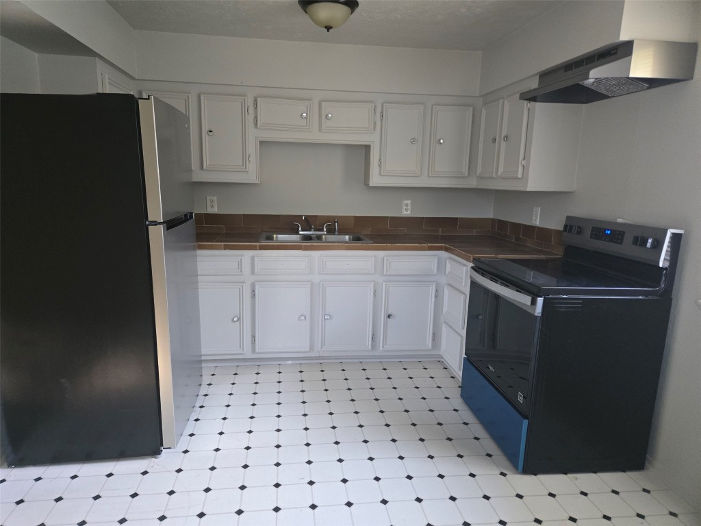 19639 Maple Lane New Caney, TX 77357 - Photo 10 of 18 a kitchen with a sink a stove and refrigerator