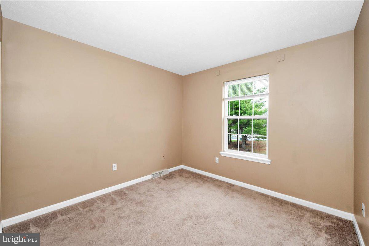 1184 Heathfield Road Sykesville, MD 21784 - Photo 19 of 56 an empty room with a window