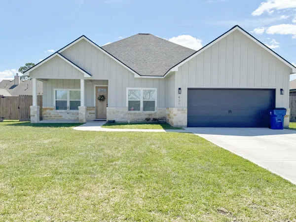 $349,000 | 431 Wellshire Drive, West Columbia, TX 77486