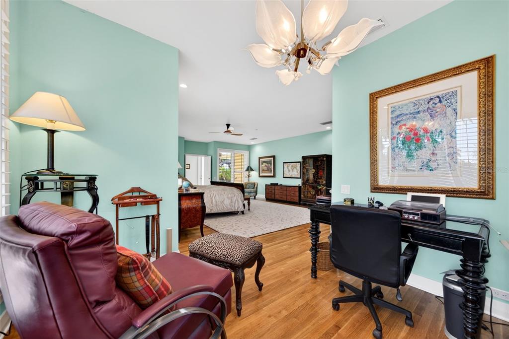 1571 Harbor Cay Lane Longboat Key, FL 34228 - Photo 39 of 93 a living room with furniture