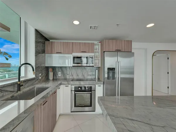 $7,750 | 6700 Indian Creek Drive, Unit 1502, Miami Beach, FL 33141