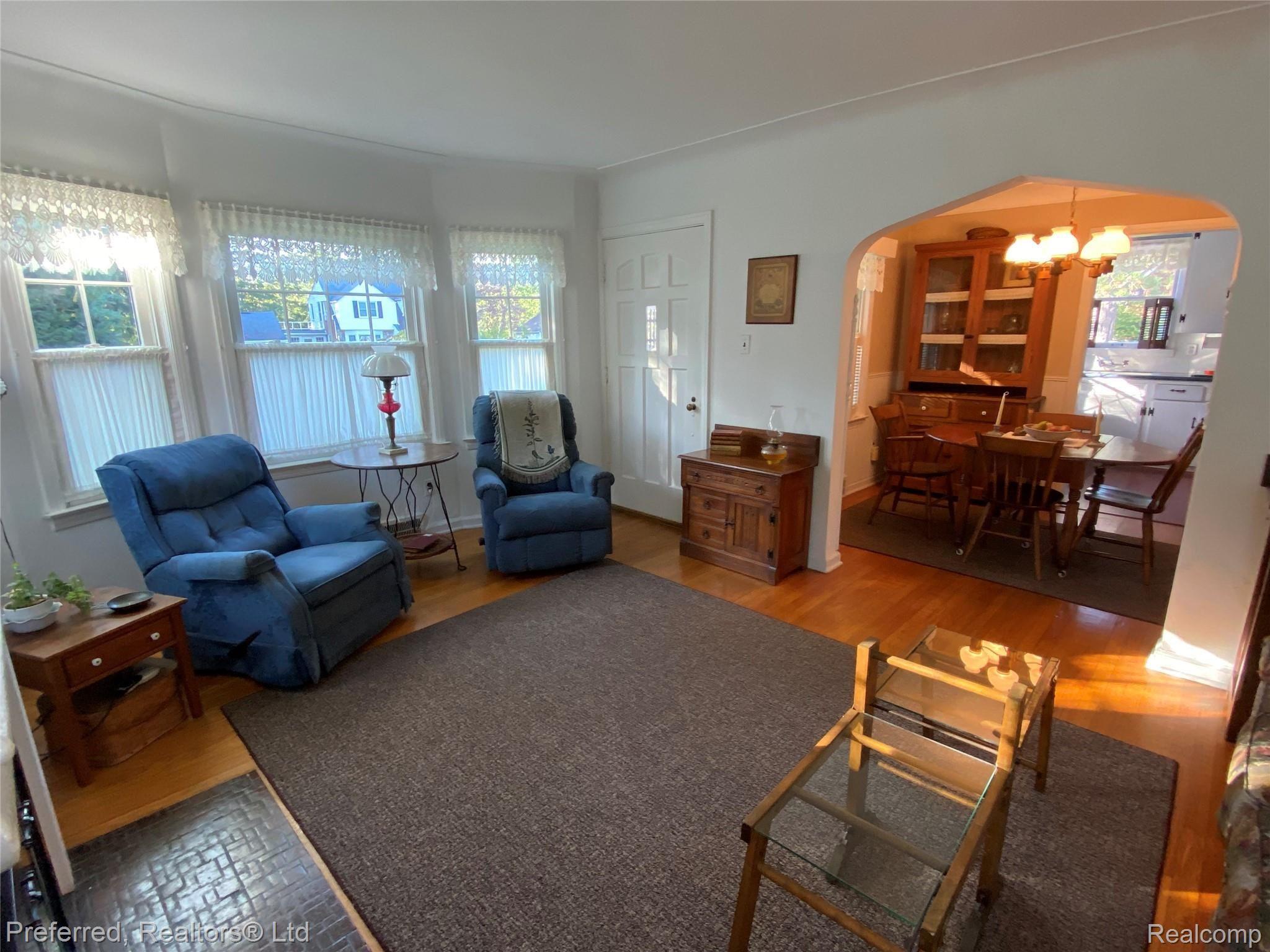 16660 Rougeway Street Livonia, MI 48154 - Photo 7 of 25 IMG_1159.jpg