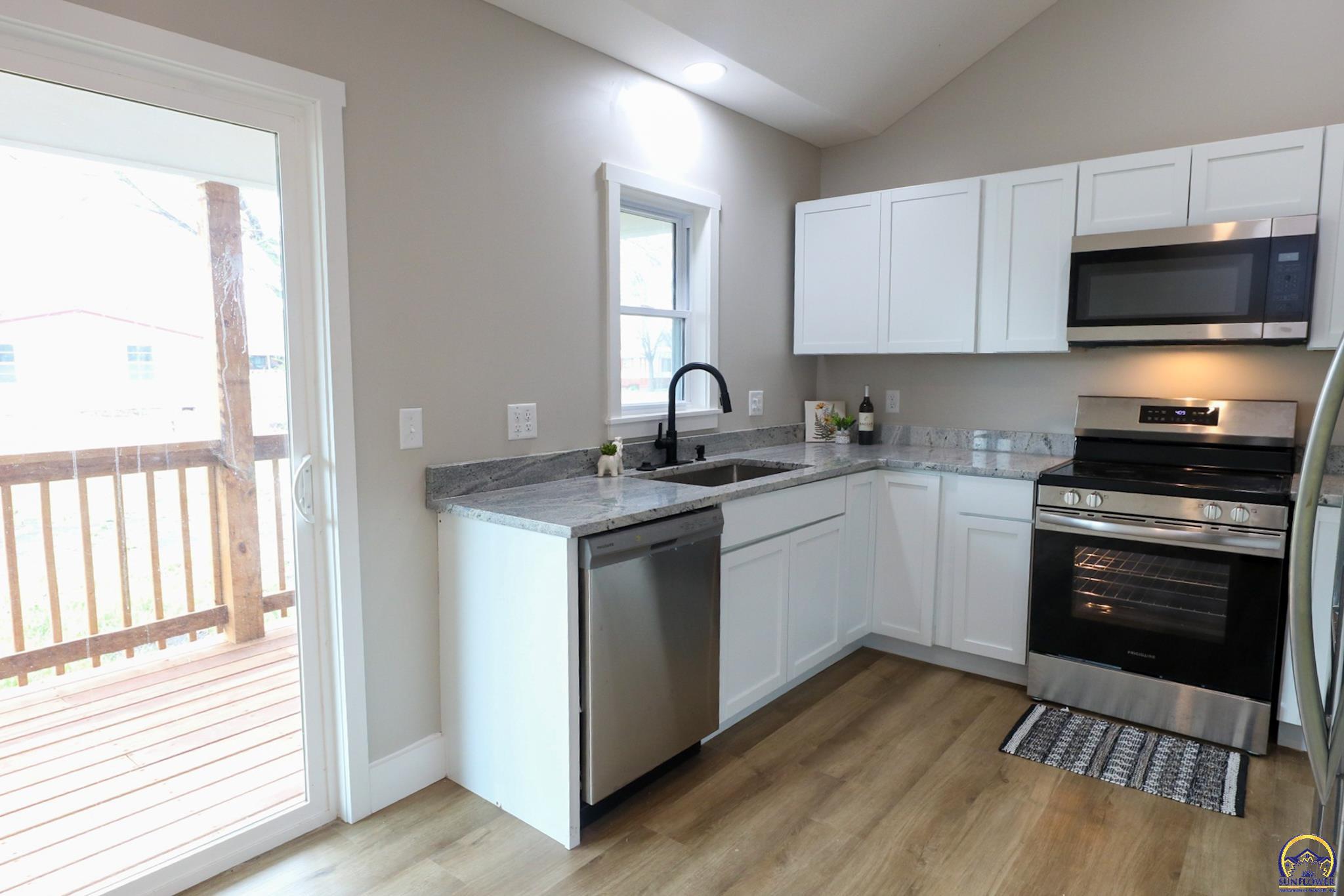 702 South 8th Street Burlington, KS 66839 - Photo 18 of 62