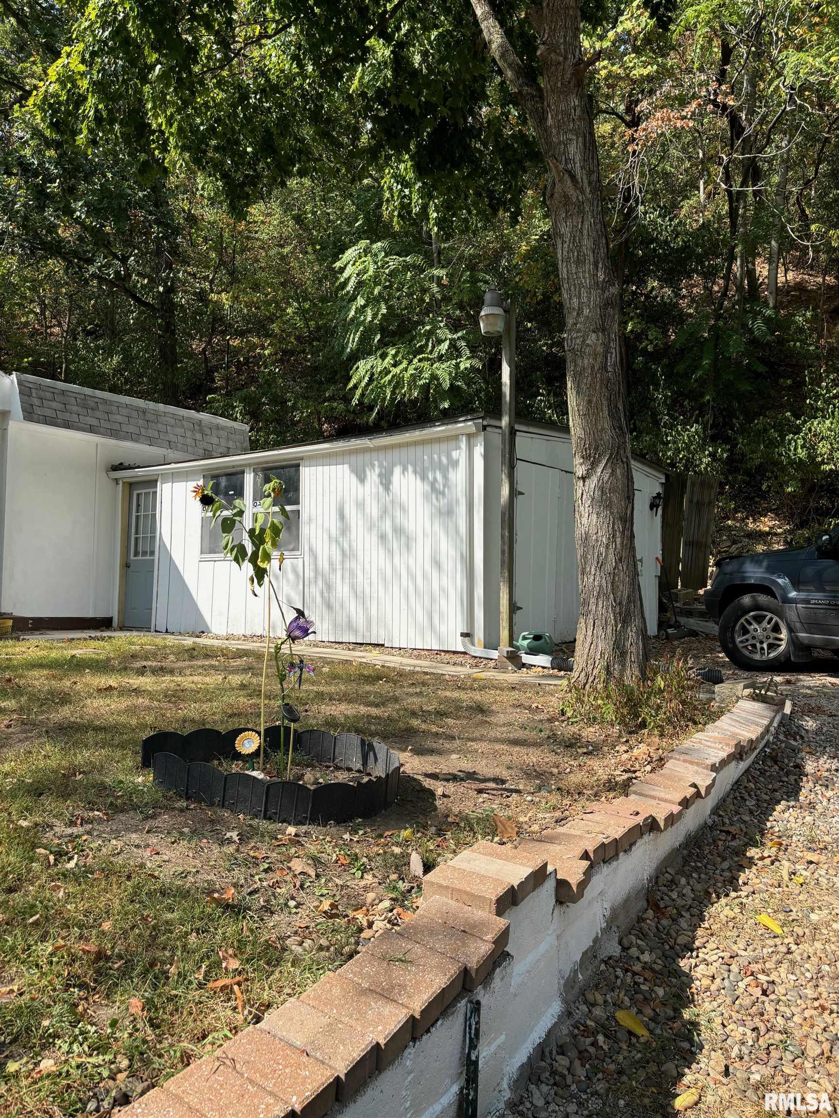 717 Bloomington Road East Peoria, IL 61611 - Photo 2 of 9 Gallery Image 2