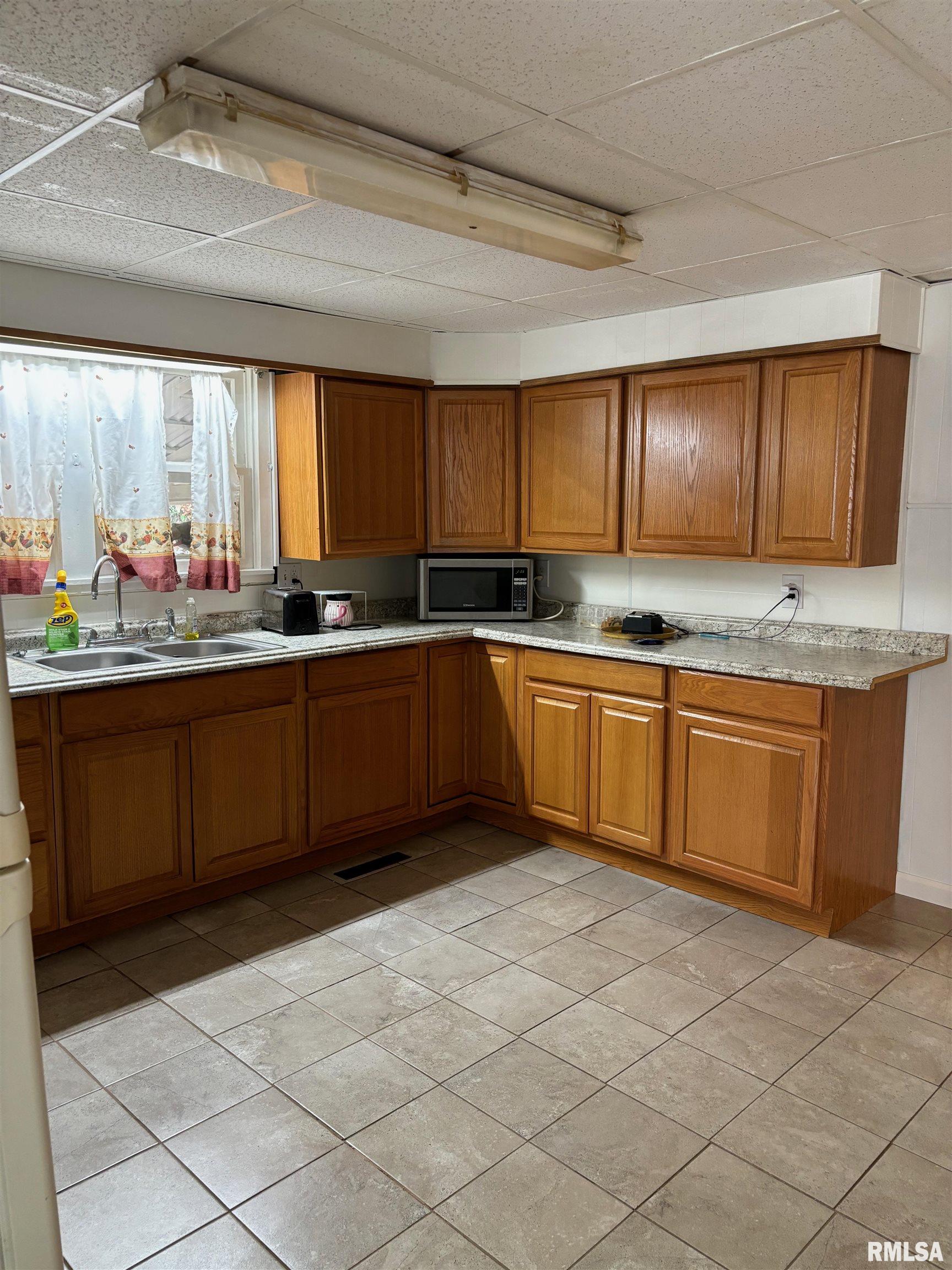 717 Bloomington Road East Peoria, IL 61611 - Photo 5 of 9 Gallery Image 5