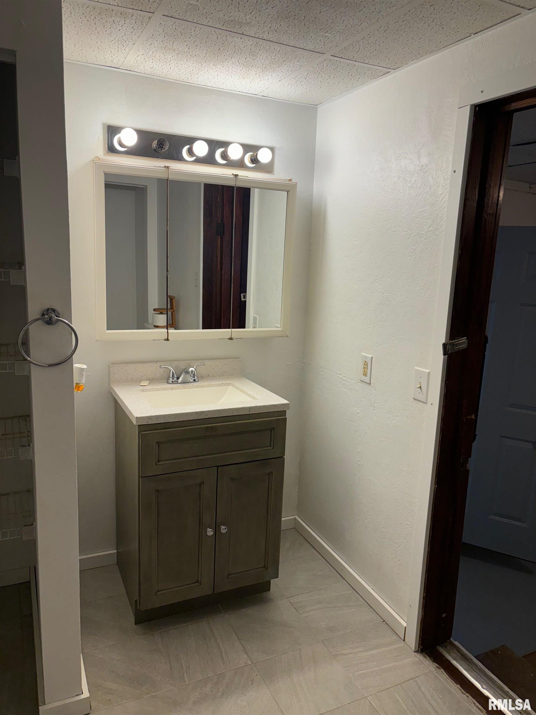 717 Bloomington Road East Peoria, IL 61611 - Photo 8 of 9 Gallery Image 8