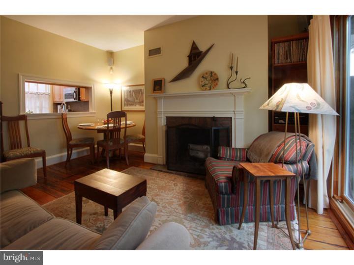 1704 Addison Street Philadelphia, PA 19146 - Photo 4 of 16 Living Room