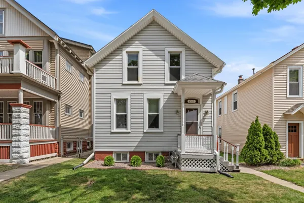 $399,000 | 810 East Lincoln Avenue, Unit 810A, Milwaukee, WI 53207