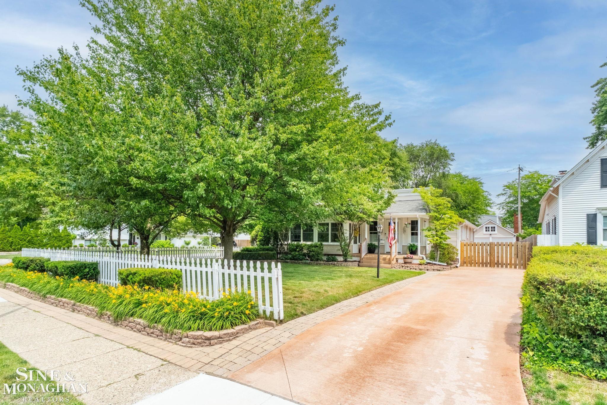134 Kerby Road Grosse Pointe, MI 48236 - Photo 55 of 69 50213365-b92da2c8-9db6-48c2-b36b-4700249758d0.JPG