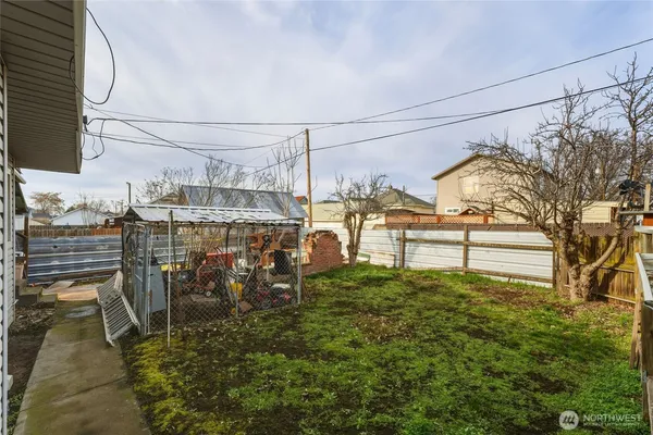 a view of a chair and table in the backyard