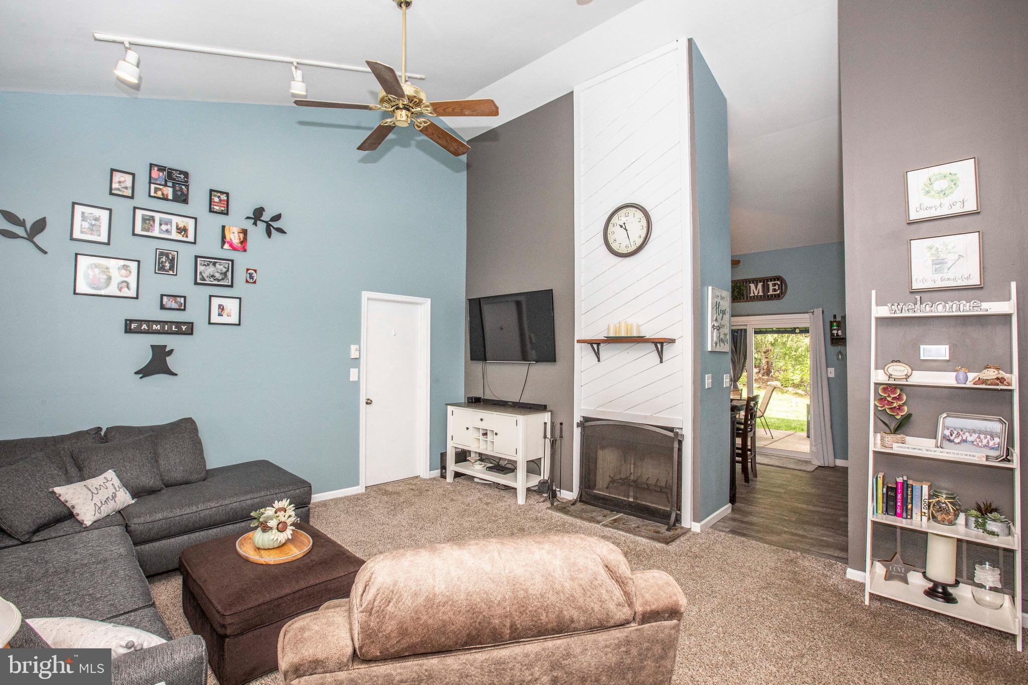 1002 Rill Road Reading, PA 19606 - Photo 3 of 21 Living room