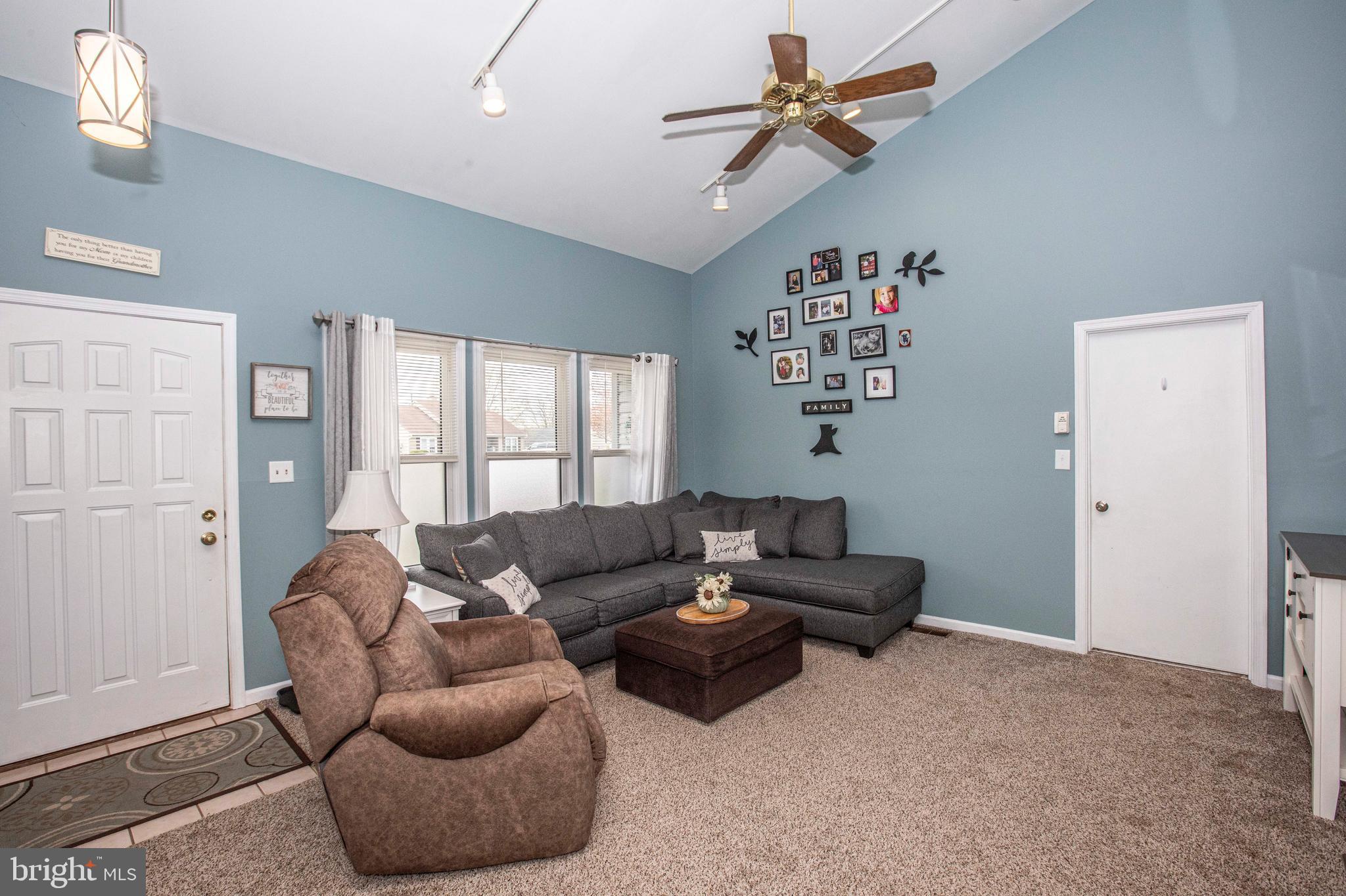 1002 Rill Road Reading, PA 19606 - Photo 4 of 21 Living room