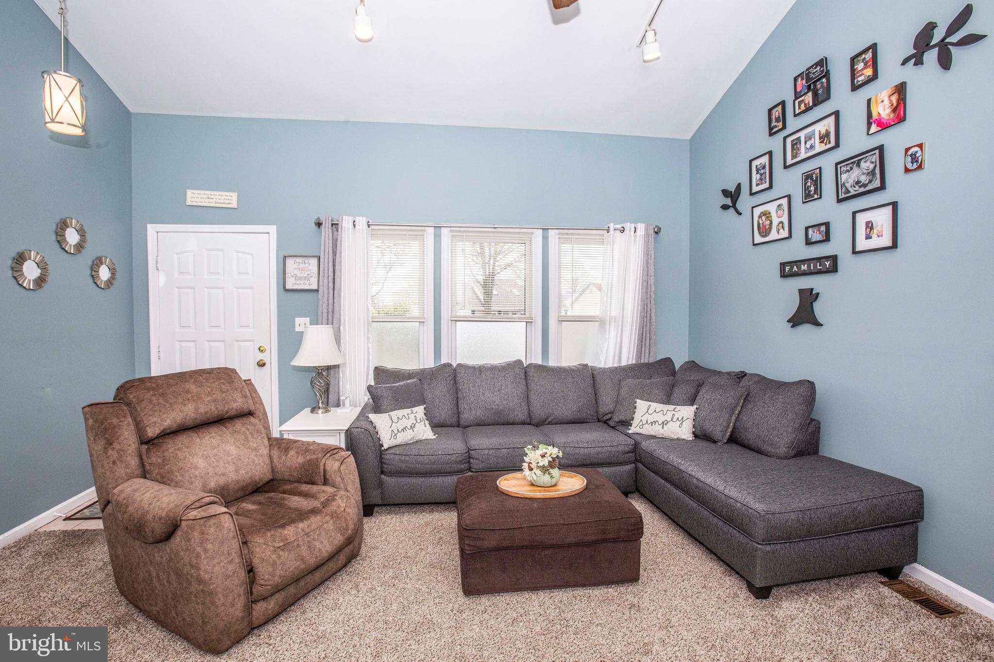 1002 Rill Road Reading, PA 19606 - Photo 5 of 21 Living room