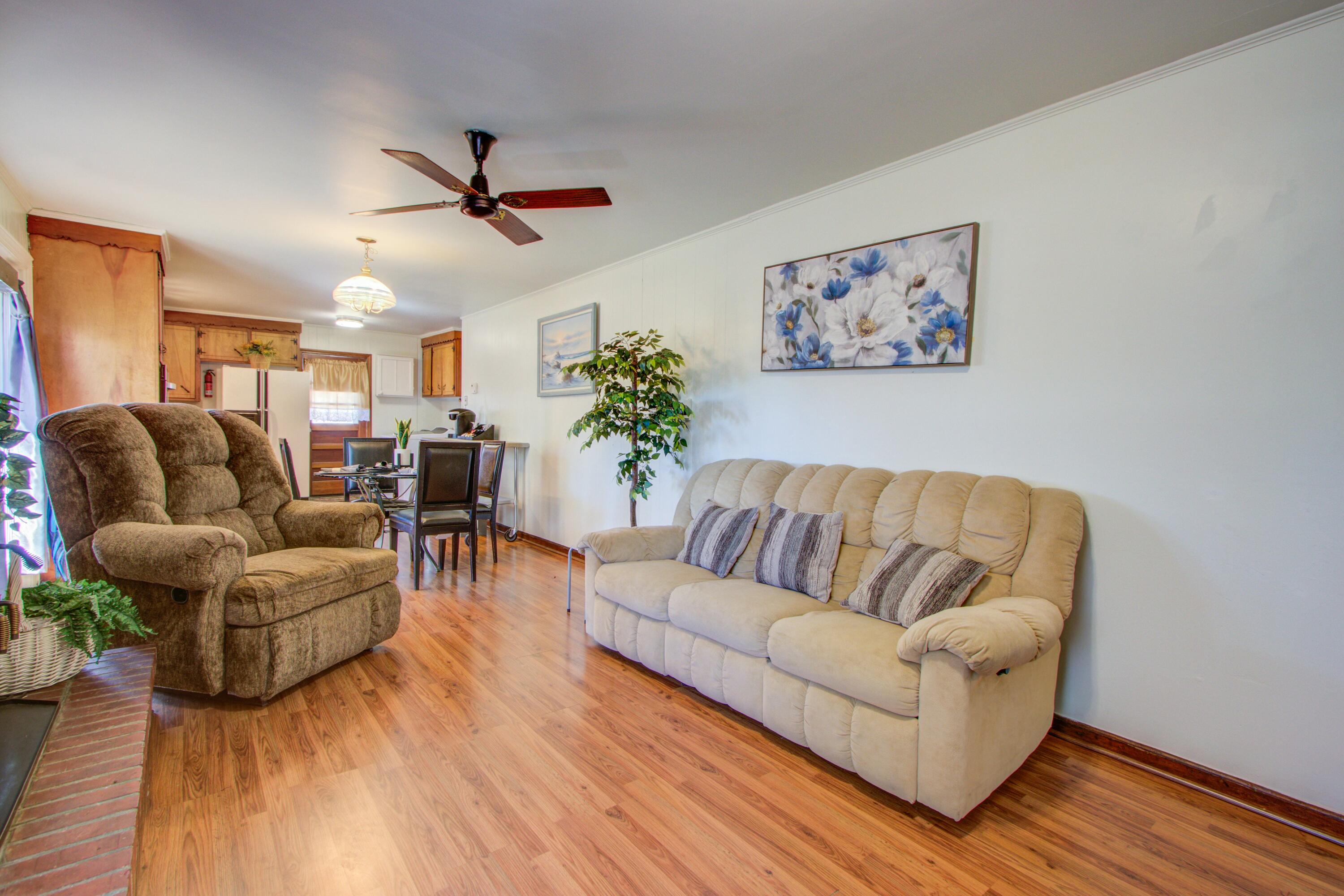 1925 Belgrade Avenue Charleston, SC 29407 - Photo 11 of 29 Living Room
