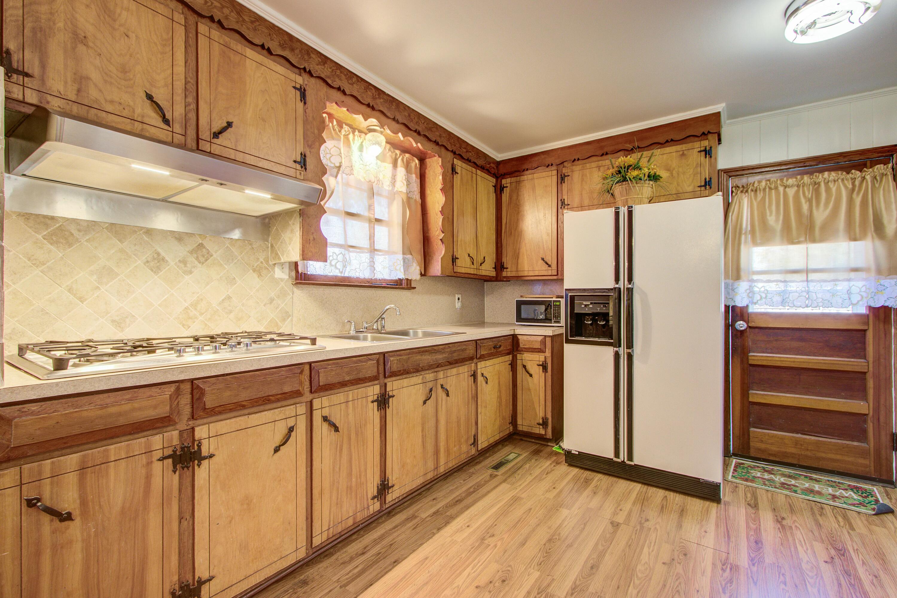 1925 Belgrade Avenue Charleston, SC 29407 - Photo 17 of 29 Kitchen