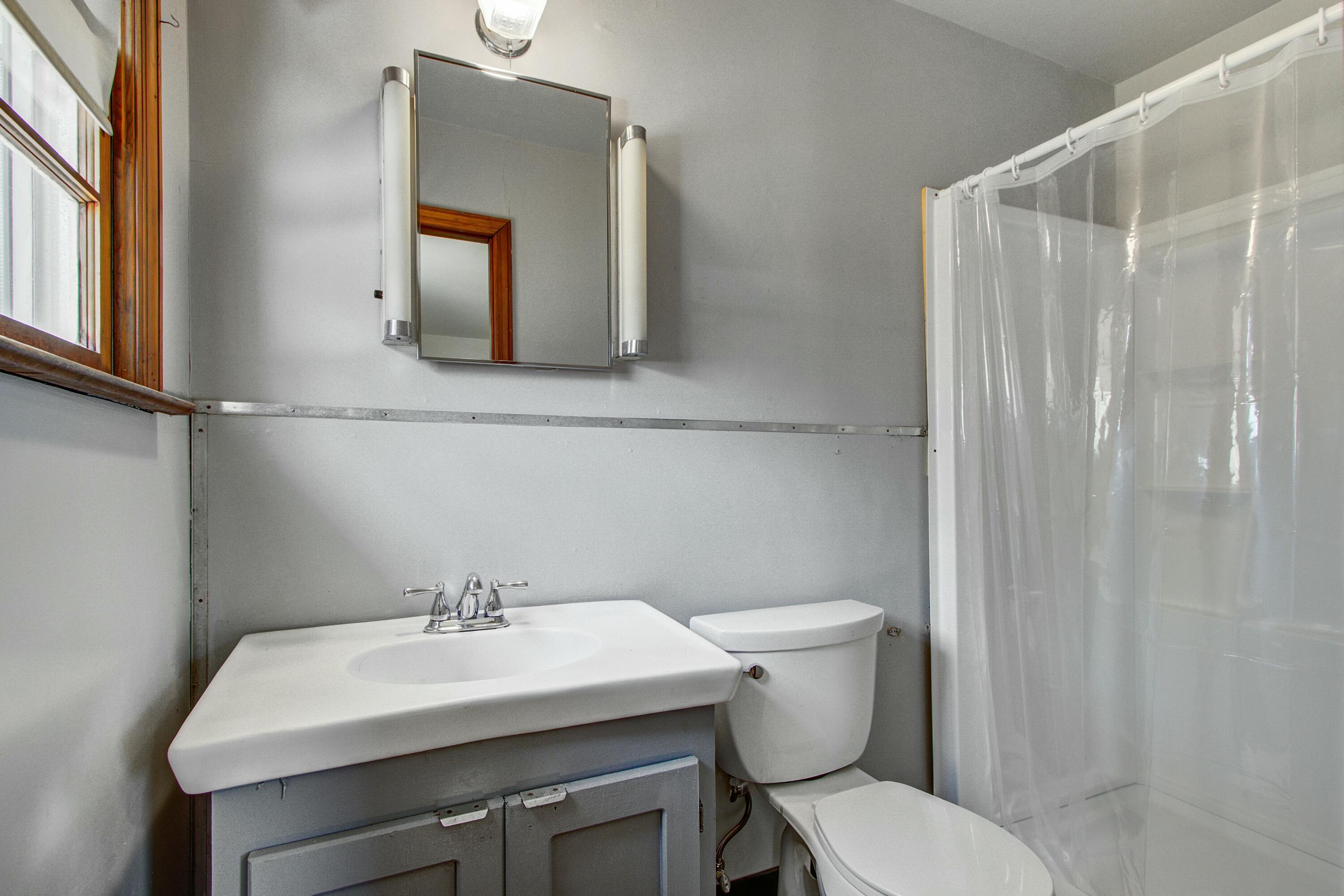 1925 Belgrade Avenue Charleston, SC 29407 - Photo 25 of 29 Primary Full Bathroom