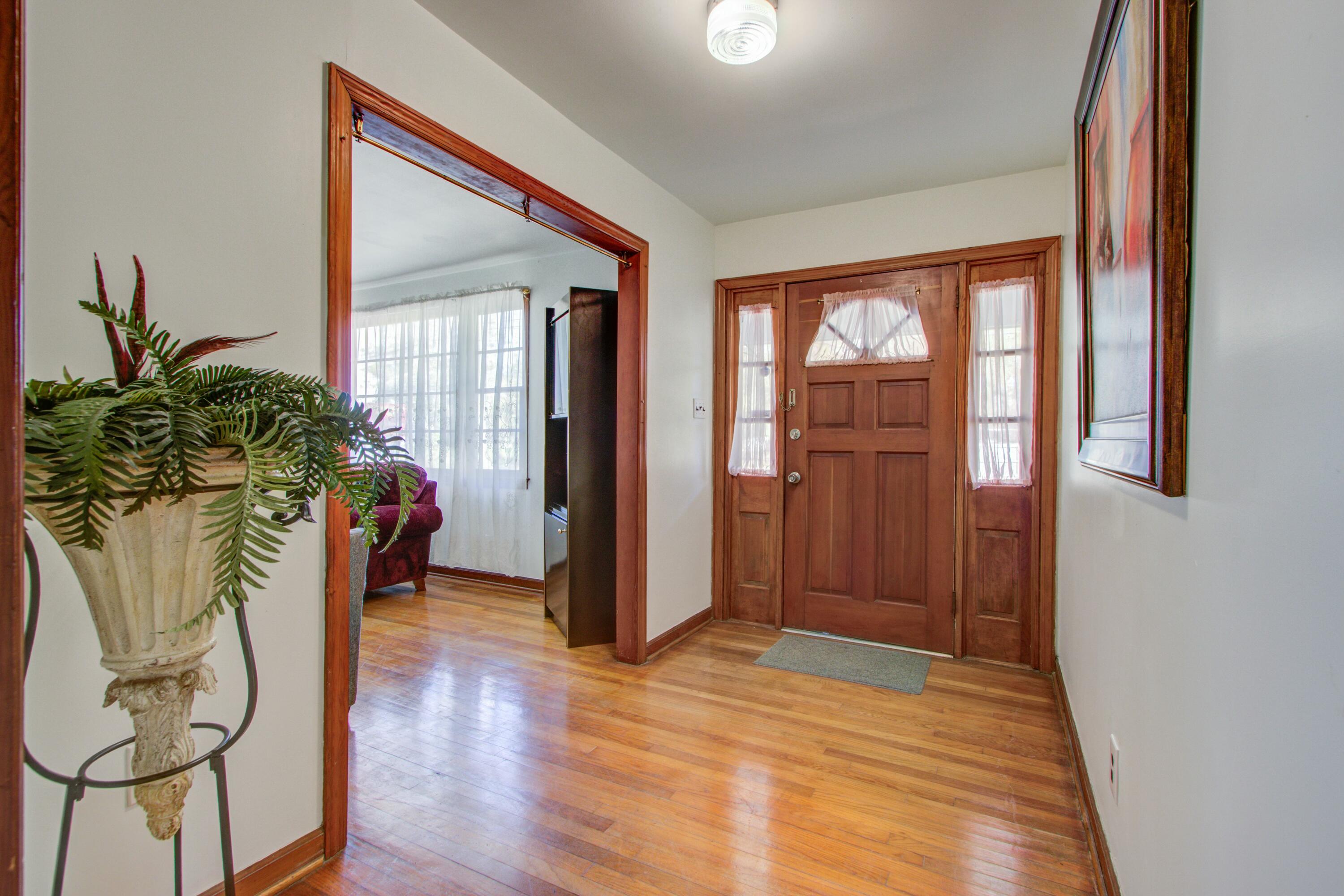1925 Belgrade Avenue Charleston, SC 29407 - Photo 6 of 29 Foyer