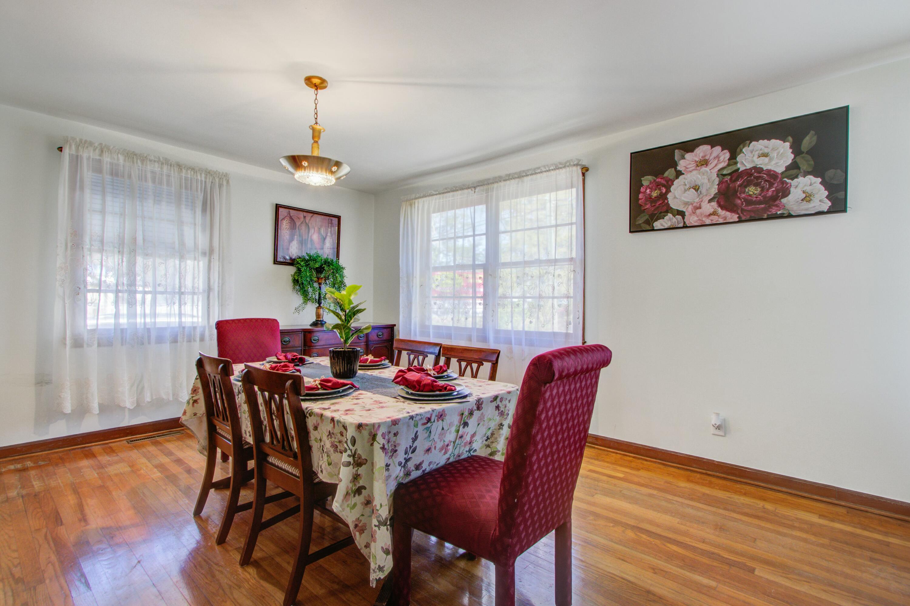 1925 Belgrade Avenue Charleston, SC 29407 - Photo 9 of 29 Dining Area