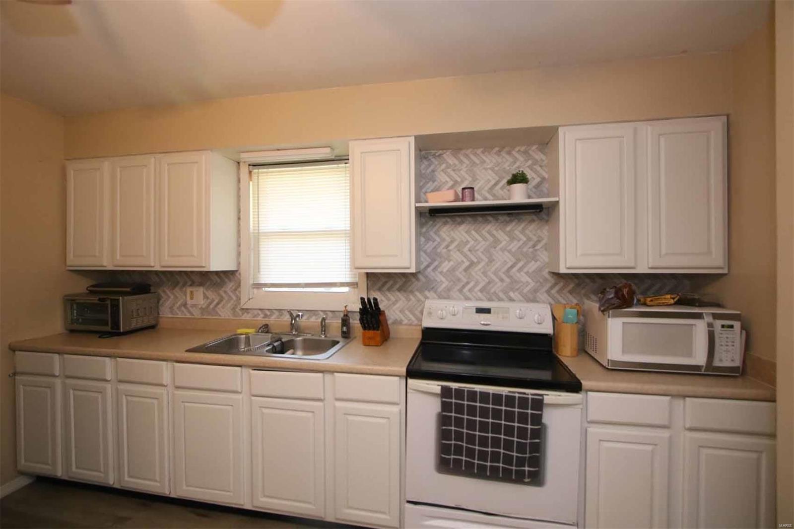 7302 Montclair Avenue Godfrey, IL 62035 - Photo 13 of 19