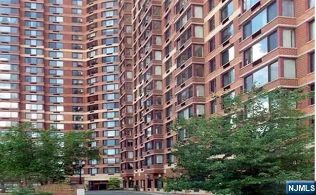 $395,000 | 100 Palisade Avenue, Unit 1514, Cliffside Park, NJ 07010