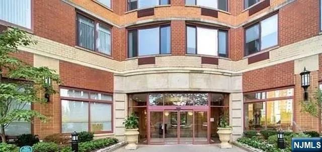 $395,000 | 100 Palisade Avenue, Unit 1514, Cliffside Park, NJ 07010