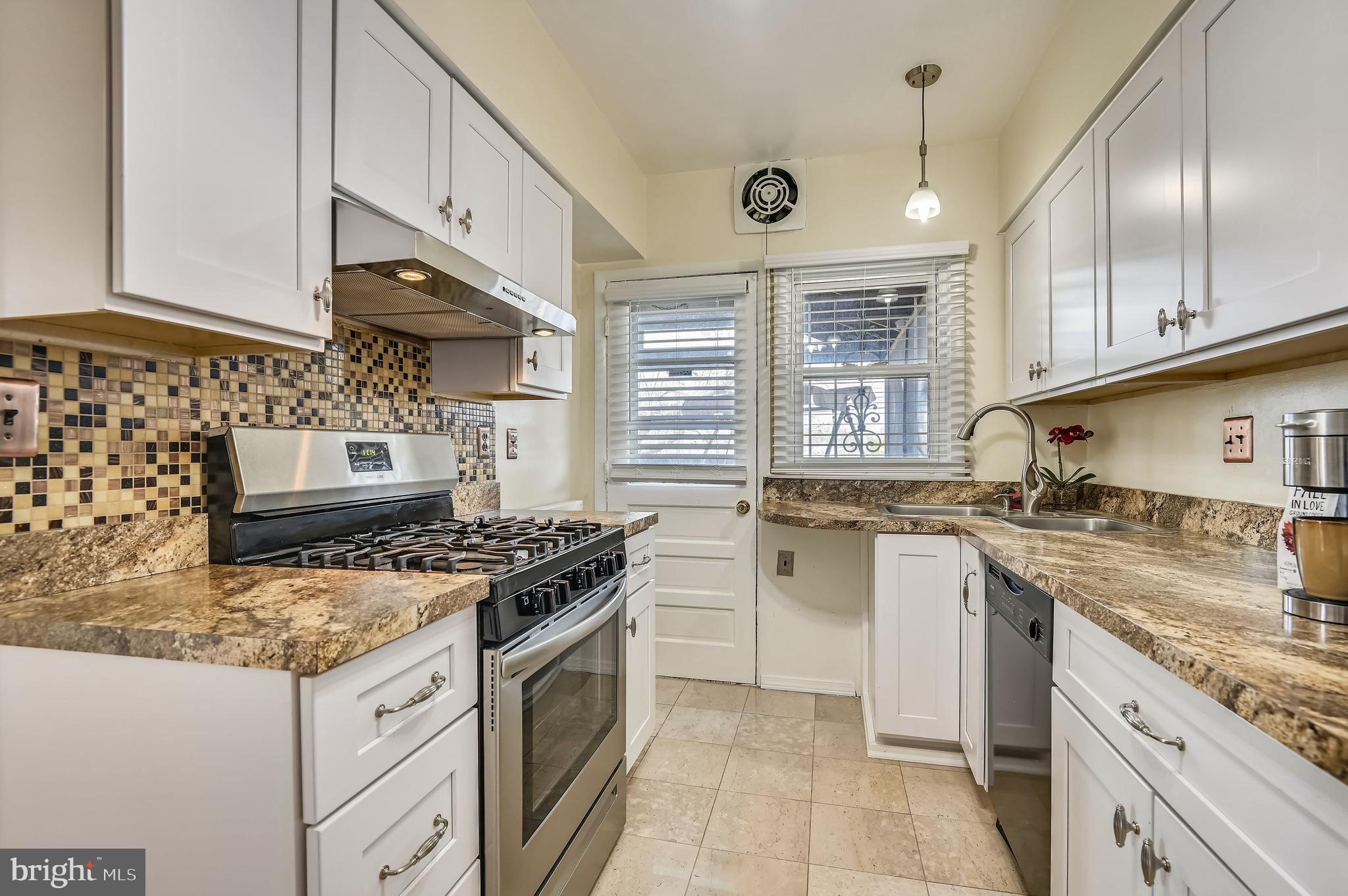 4816 Coleherne Road Baltimore, MD 21229 - Photo 13 of 44 Kitchen w-Gas Cooking