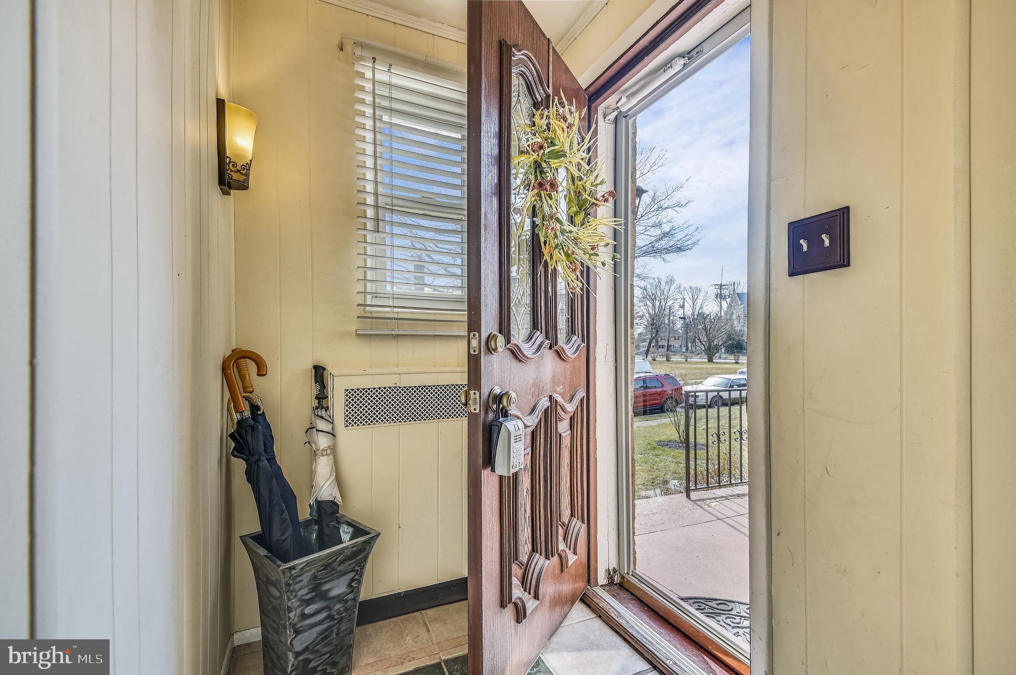 4816 Coleherne Road Baltimore, MD 21229 - Photo 3 of 44 Entry