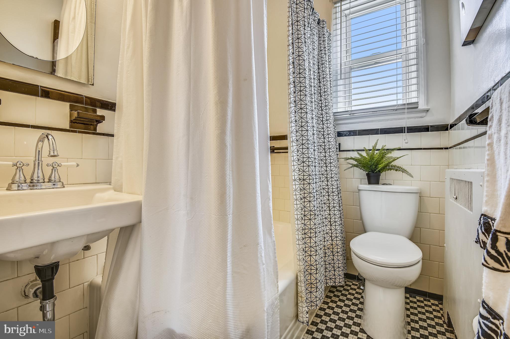 4816 Coleherne Road Baltimore, MD 21229 - Photo 25 of 44 Upper Level Hall Bath