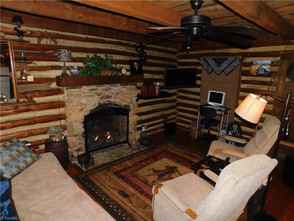 3127 W.O.W. Road Randleman, NC 27317 - Photo 11 of 18 Living Room