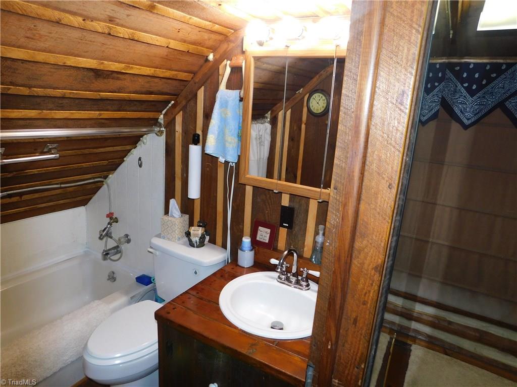 3127 W.O.W. Road Randleman, NC 27317 - Photo 16 of 18 Bathroom