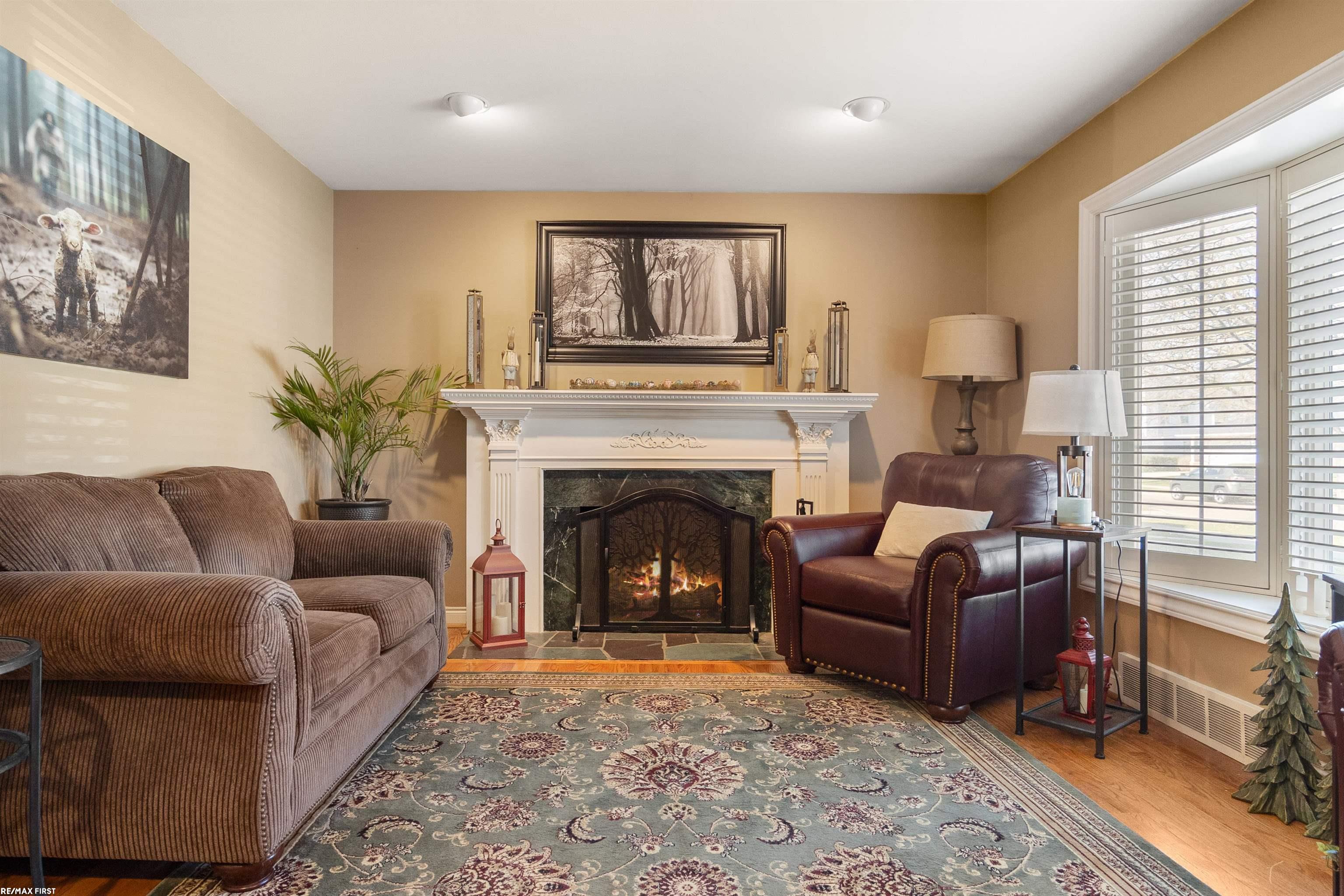 20014 Holiday Road Grosse Pointe, MI 48236 - Photo 4 of 56 50171849-e8a81581-73b2-4f0a-9b3c-4f4c31b965b9.JPG