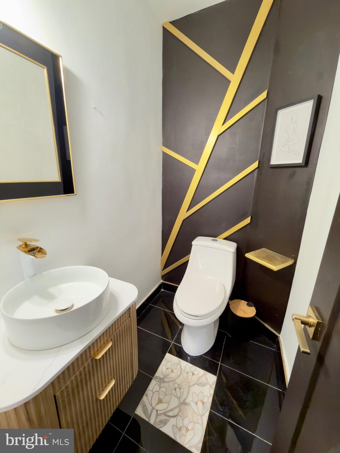 16720 Longdraft Road Gaithersburg, MD 20878 - Photo 8 of 40 Half Bath in Main Floor