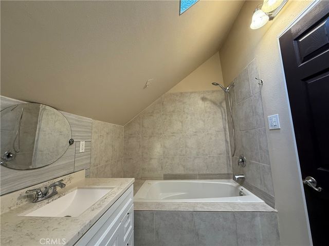 $2,300 | 521 Fischer Street, Glendale, CA 91205