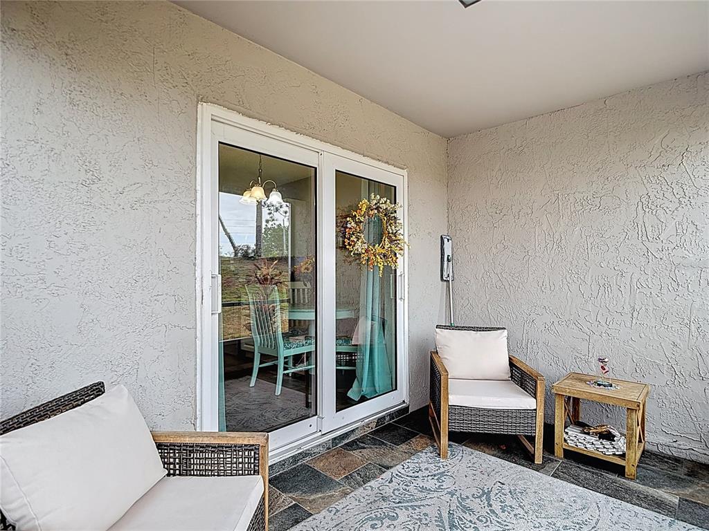 7828 Hardwick Drive, Unit 916 New Port Richey, FL 34653 - Photo 33 of 40 a living room with furniture