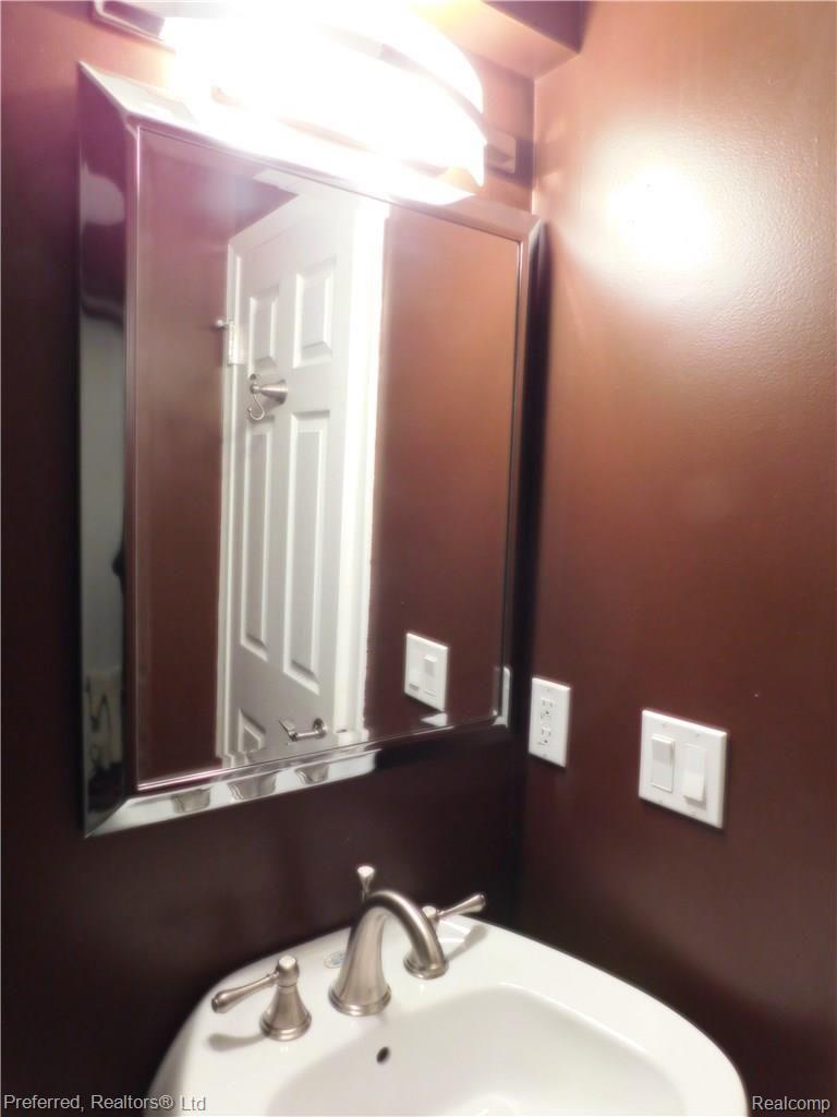 3745 Quarton Road Bloomfield Hills, MI 48302 - Photo 37 of 43 2nd view of lower full bath