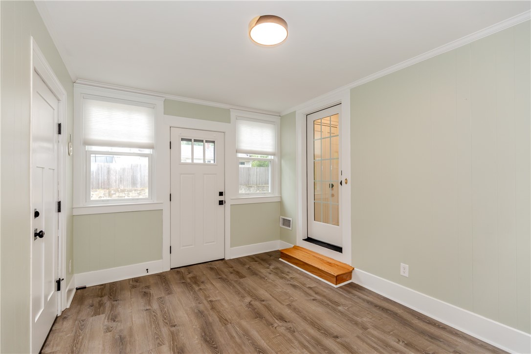 8 Barnes Street Smithfield, RI 02828 - Photo 3 of 48