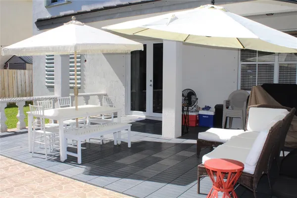 $809,990 | 20135 Southwest 129th Avenue, Miami, FL 33177