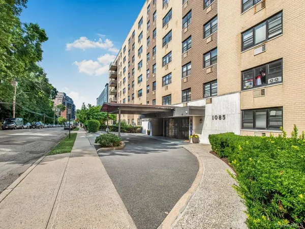 $2,500 | 1085 Warburton Avenue, Unit 114, Yonkers, NY 10701